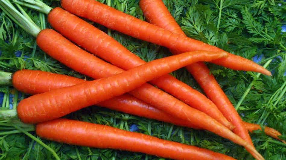 Carrots provide 8 health benefits which can make them an excellent option